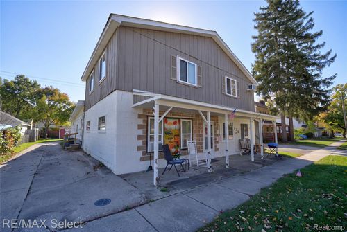 528 E Broad St, Linden, MI, 48451-9300 | Card Image