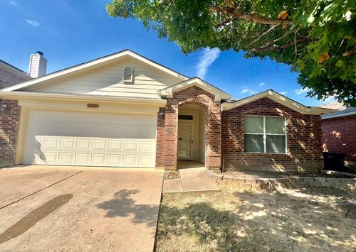 1737 White Feather Ln, Fort Worth, TX, 76131-5432 | Card Image