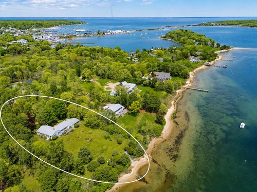 94 Weaver Ln, Vineyard Haven, MA, 02568-5844 | Card Image