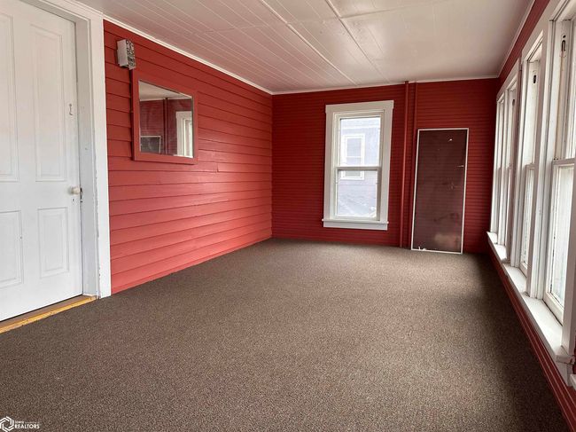 211 S Garfield Ave, Home with 3 bedrooms, 2 bathrooms and 2 parking in Burlington IA | Image 20