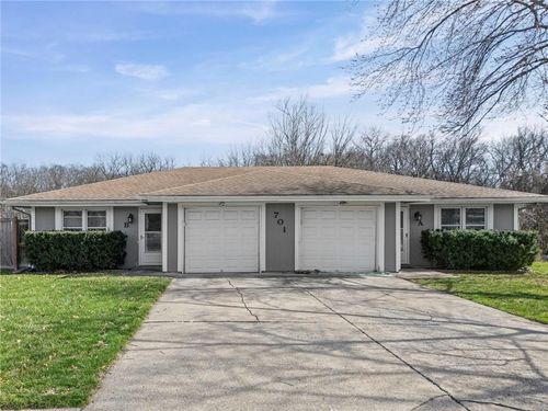 701 Ne Banner Drive, Lee's Summit, MO, 64086 | Card Image