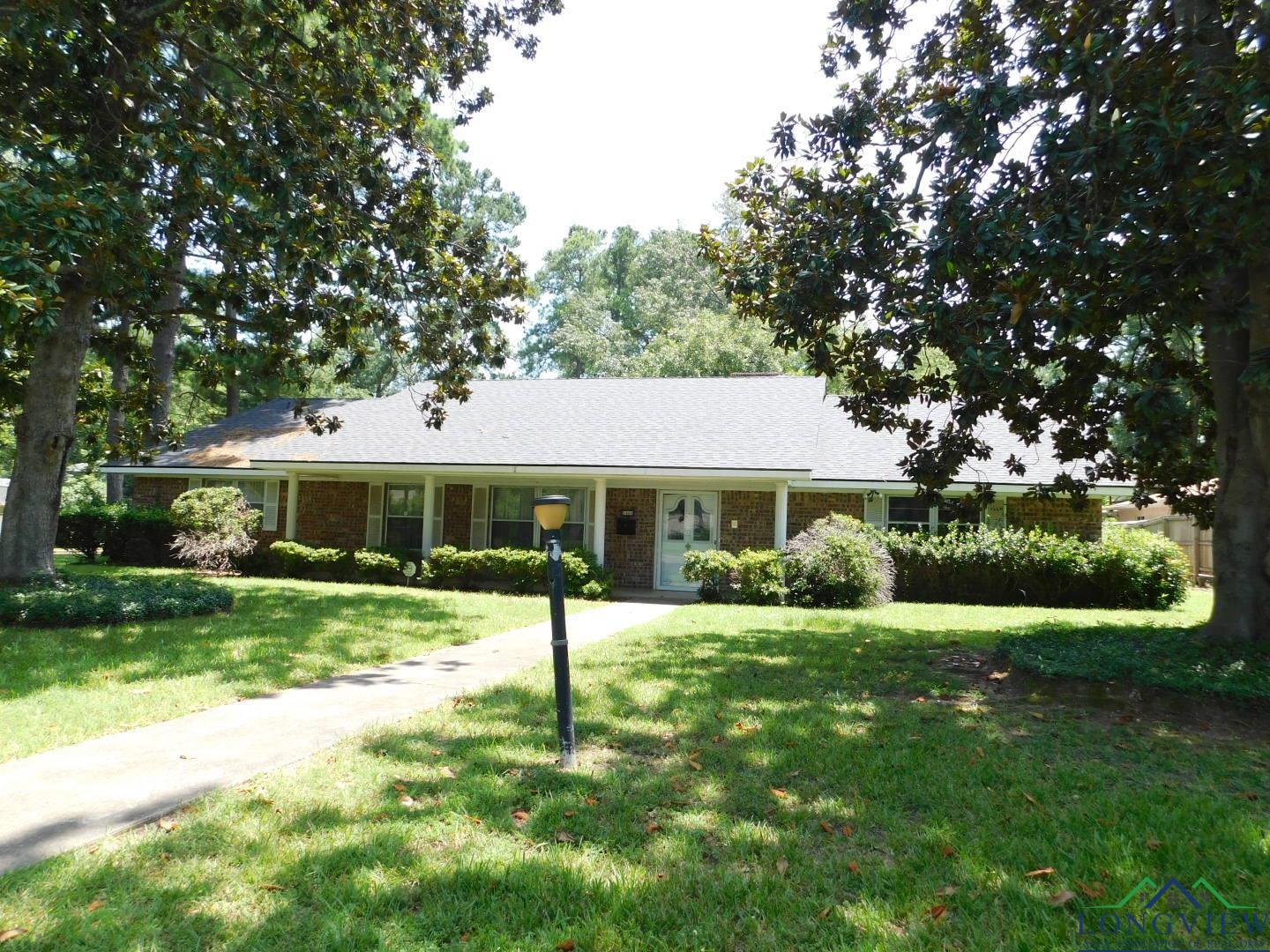 Chestnut Ln, Longview, TX 75604