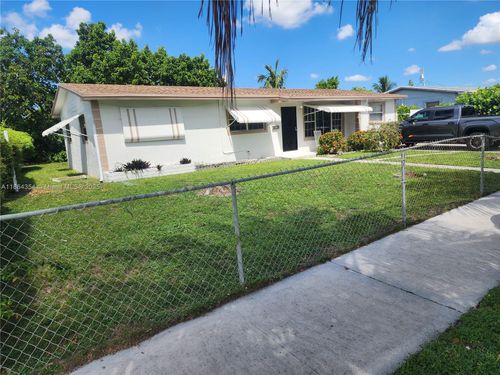 17200 Nw 11th Ave, Miami Gardens, FL, 33169-5266 | Card Image