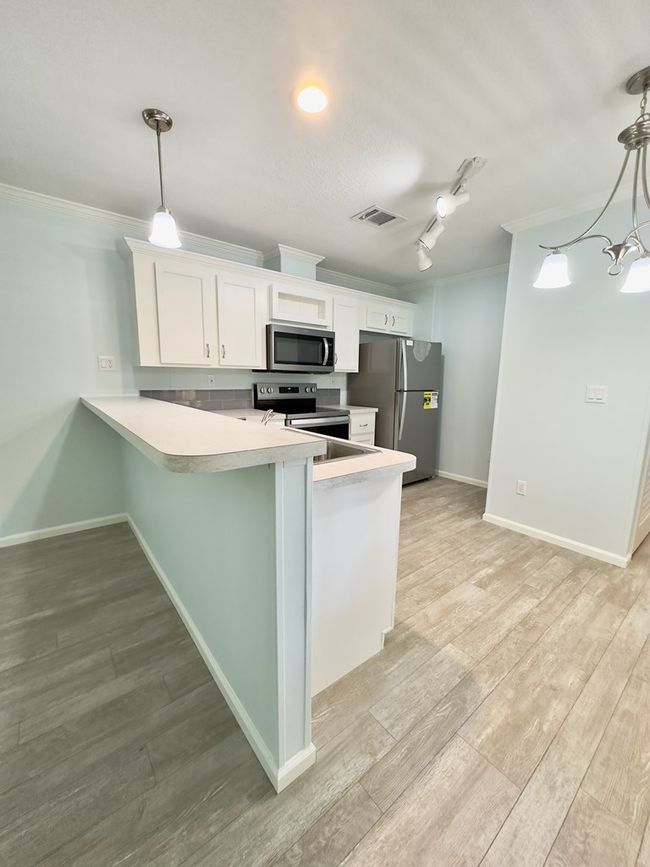 Breakfast Bar & Kitchen | Image 10