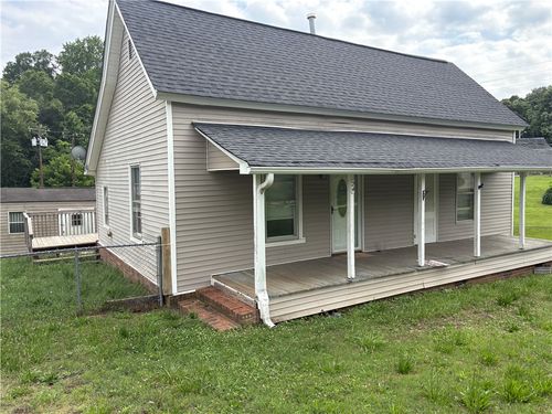 24 Adger St, Pelzer, SC, 29669-1738 | Card Image