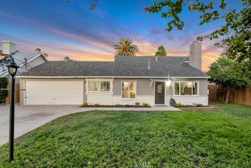 8018 Oakdale Ave, Winnetka, CA, 91306-1933 | Card Image