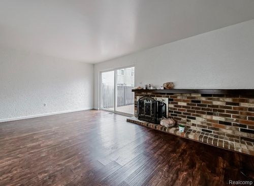 2134 Wickham St, Royal Oak, MI, 48073-1160 | Card Image