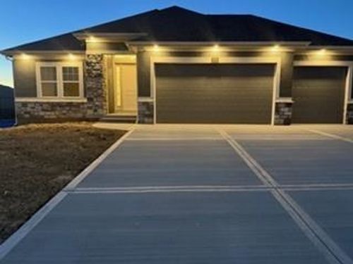 8216 Nw 89th Ter, Kansas City, MO, 64153-1930 | Card Image