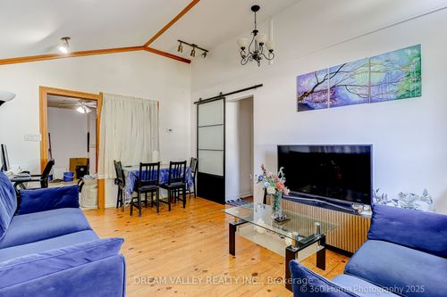 96 Laurel Ave, Scarborough, ON, M1K3J9 | Card Image