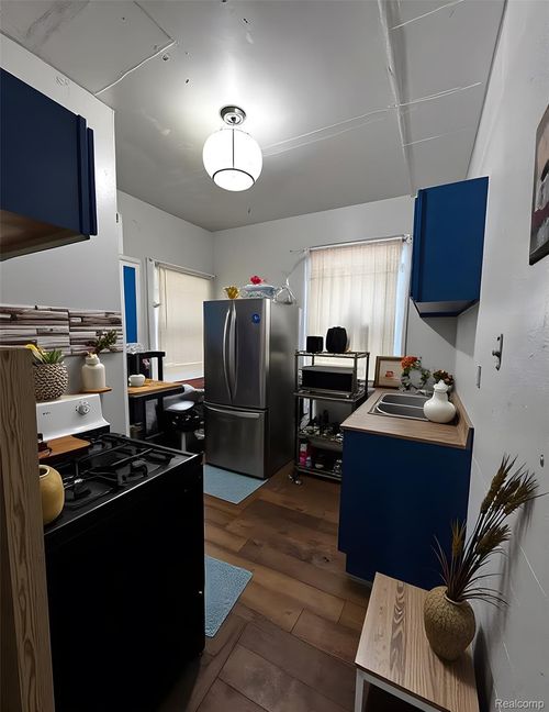 5026 Bewick St, Detroit, MI, 48213-3316 | Card Image