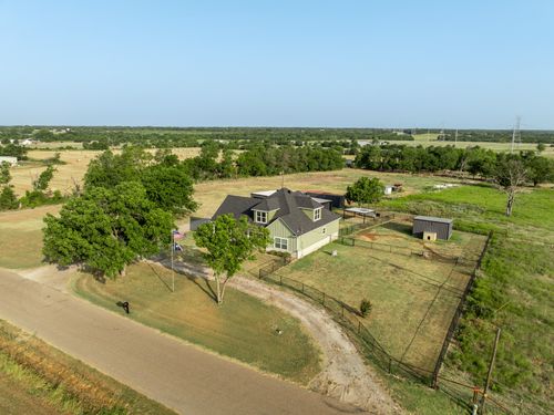 1122 W White Oak Rd, West, TX, 76691-2621 | Card Image