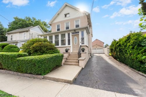 32 Walter Hammond Pl, Waldwick, NJ, 07463-1725 | Card Image