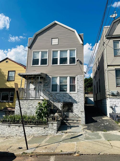 2-46 Spruce St, Jersey City, NJ, 07306-3521 | Card Image