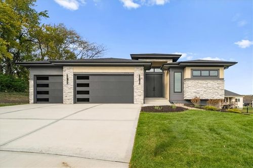 2234 Sw Heartland Ct, Lee's Summit, MO, 64082-2318 | Card Image