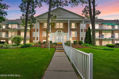 5679 Monroe St, Sylvania, OH, 43560-2726 | Card Image