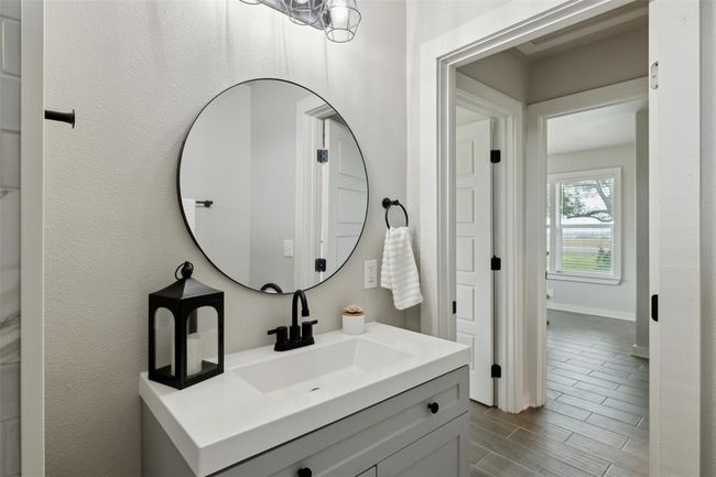 5530 Us Highway 90 A W, House other with 4 bedrooms, 2 bathrooms and 2 parking in Shiner TX | Image 24