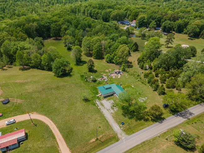2724 She Boss Rd, House other with 2 bedrooms, 2 bathrooms and 4 parking in Duck River TN | Image 16