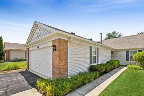 604 S Curran Rd, Round Lake, IL, 60073-5628 | Card Image