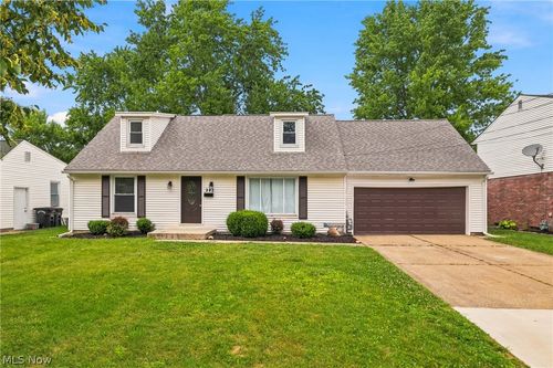 942 Hartford Dr, Elyria, OH, 44035-3008 | Card Image