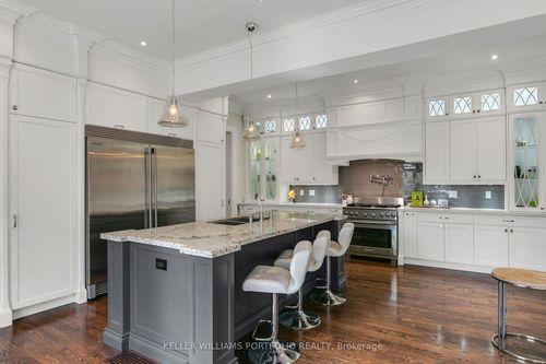 92 Pinetree Way, Mississauga, ON, L5G2R1 | Card Image