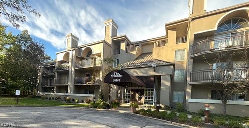 apt-104-26101 Village Ln, Beachwood, OH, 44122-7525 | Card Image