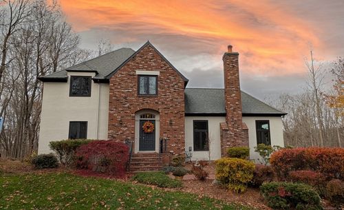 40 Hull Pl, Ridgefield, CT, 06877-5107 | Card Image