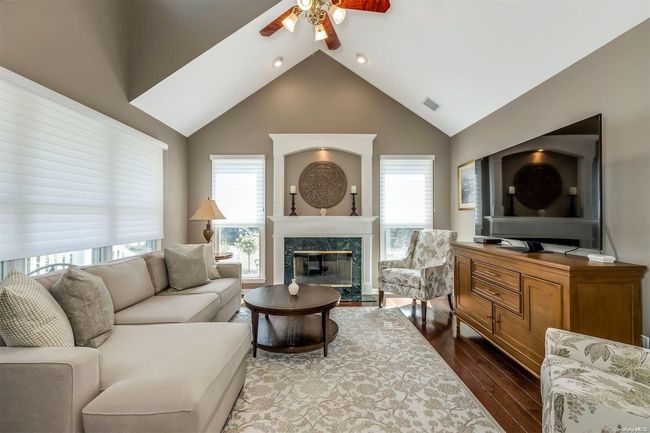 136 Mccarthy Ln, House other with 3 bedrooms, 2 bathrooms and null parking in Great River NY | Image 5
