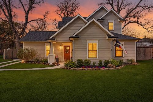 216 W 30th St, Houston, TX, 77018-8302 | Card Image