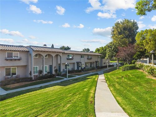 24307 La Glorita Cir, Newhall, CA, 91321-2303 | Card Image
