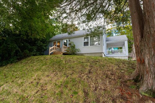11 Fairmount St, Nashua, NH, 03064-2522 | Card Image