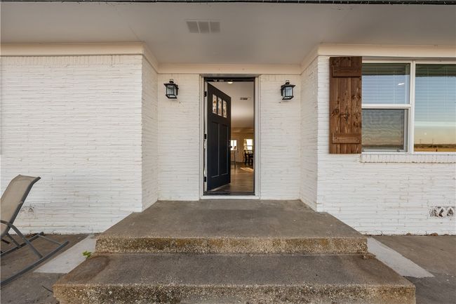 717 Oak Knoll Ln, Home with 3 bedrooms, 3 bathrooms and 1 parking in Elm Mott TX | Image 22
