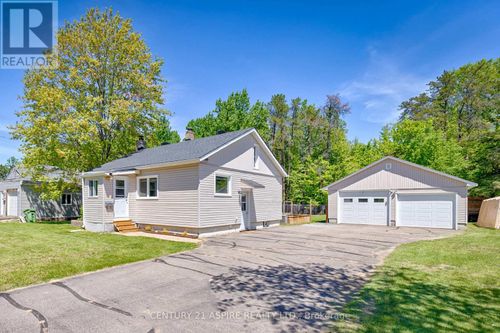 64 Laurentian Drive, Petawawa, ON, K8H2M3 | Card Image