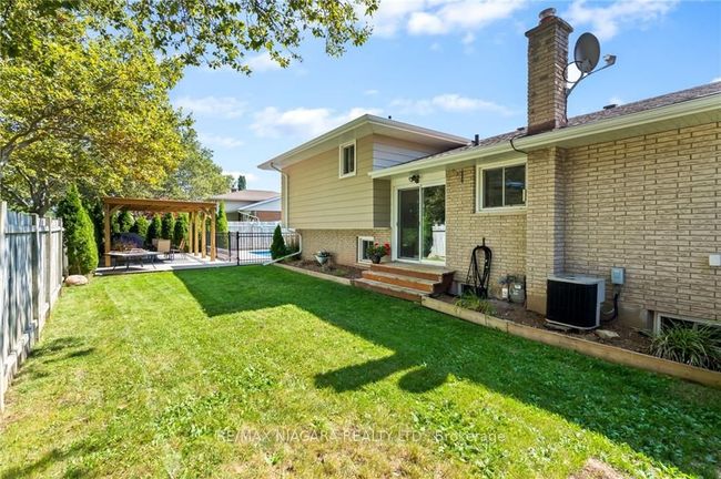 7067 Dirdene St, House other with 3 bedrooms, 2 bathrooms and 2 parking in Niagara Falls ON | Image 32