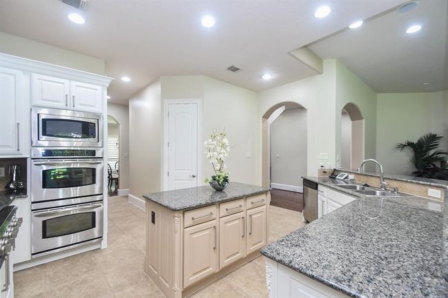 Double ovens make cooking a for your large family a breeze. | Image 21