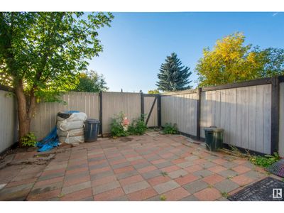 13840 24 St Nw, Townhouse with 3 bedrooms, 2 bathrooms and null parking in Edmonton AB | Image 2