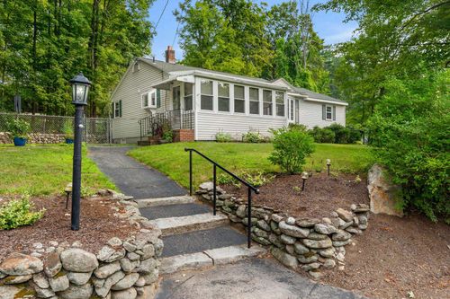 105 Center St, Goffstown, NH, 03045-2954 | Card Image