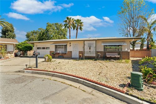 860 Felipe Place, Hemet, CA, 92543 | Card Image