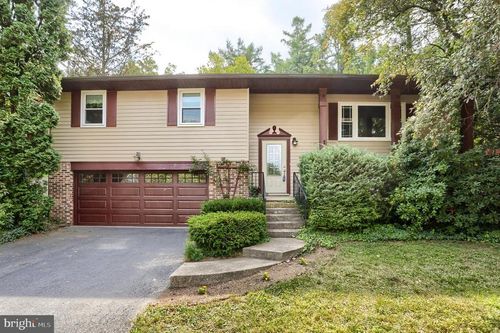 517 Lamp Post Ln, CAMP HILL, PA, 17011-1430 | Card Image