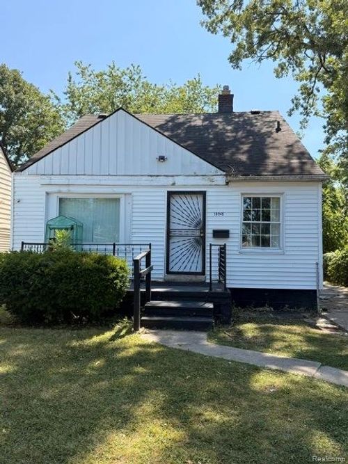 18945 Sawyer St, Detroit, MI, 48228-3305 | Card Image