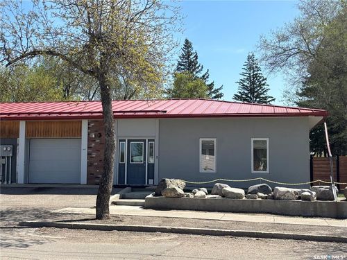 347 Maple Ave, Yorkton, SK, S3N1X2 | Card Image