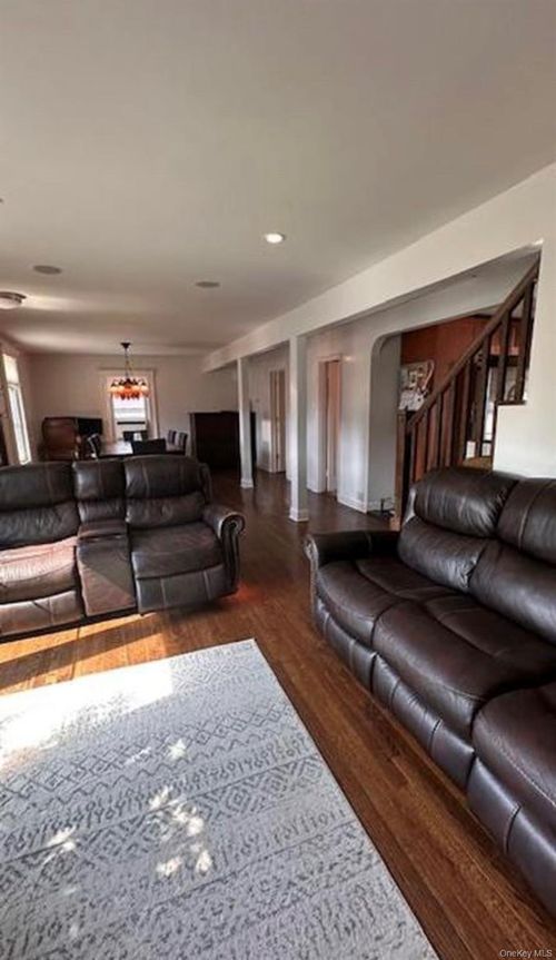 422 Saint Agnes Pl, Franklin Square, NY, 11010-2020 | Card Image