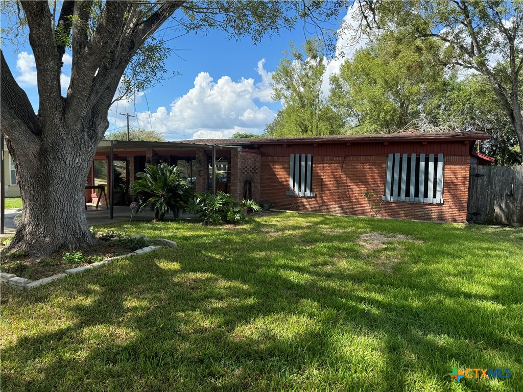Woodlawn St, Victoria, TX 77901