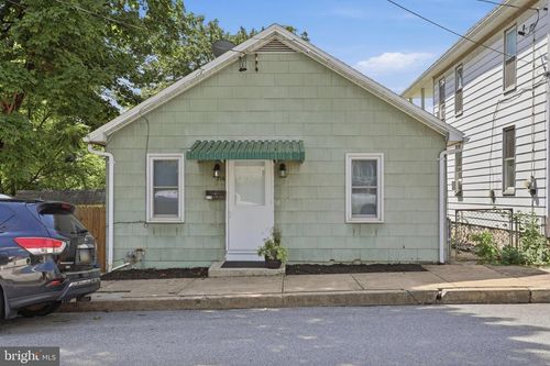 216 High St, CHAMBERSBURG, PA, 17201-1510 | Card Image