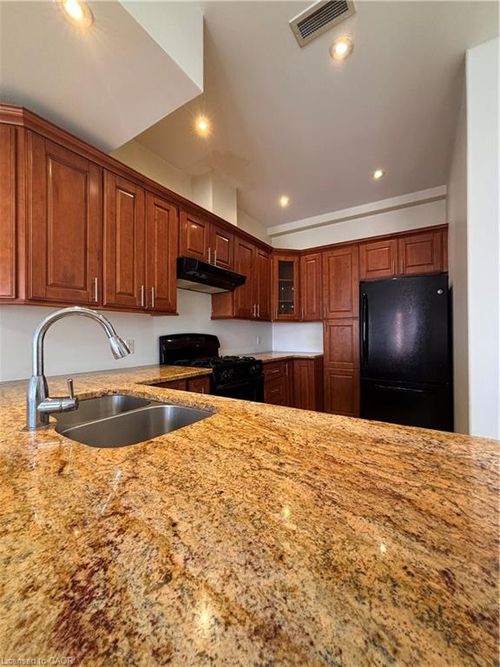 201-130 Wellington St N, Hamilton, ON, L8R1N3 | Card Image