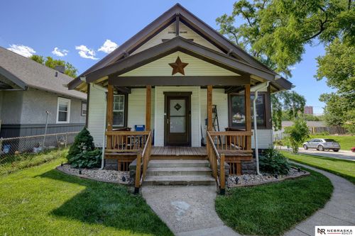 902 S 38th Ave, Omaha, NE, 68105-1823 | Card Image