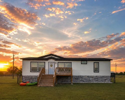 72 Rosebud Ln, Gonzales, TX, 78629-6757 | Card Image