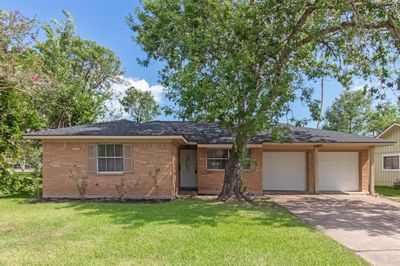 103 Hickory Street, House other with 3 bedrooms, 2 bathrooms and null parking in Lake Jackson TX | Image 1