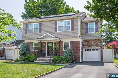122 Hillman Dr, Elmwood Park, NJ, 07407-1354 | Card Image