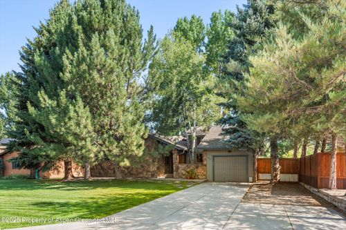 395 Stagecoach Ln, Carbondale, CO, 81623-9515 | Card Image