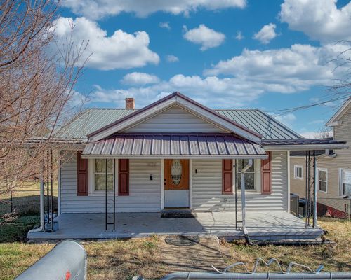 424 Magazine St, Pulaski, VA, 24301-4526 | Card Image